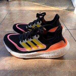 Adidas ULTRABOOST LIGHT RUNNING SHOES - Size W7.5